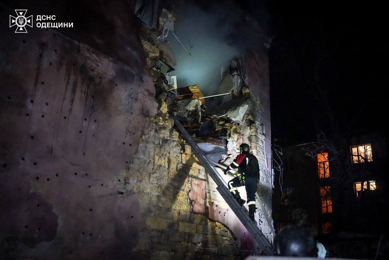 Ночной удар РФ по жилым домам Одессы: есть погибшие и пострадавшие, детали (фото)