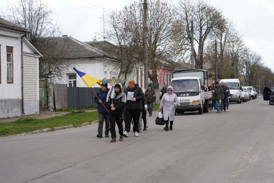 На Чернігівщині попрощалися із захисником, серце якого раптово зупинилося