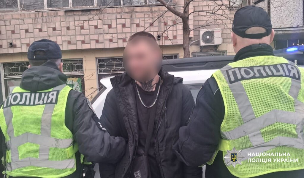 У Чернігові п’яний чоловік влаштував стрілянину на вулиці (Фото)