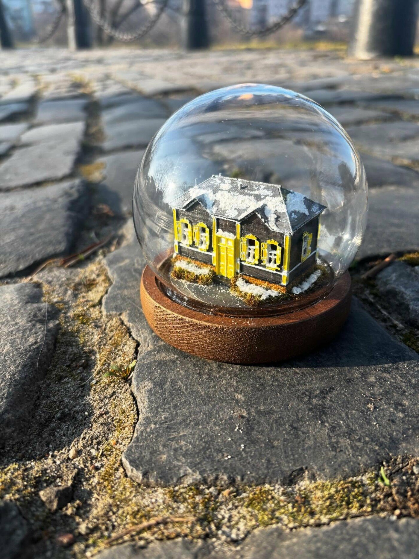 Чернігівський будинок – у декоративній кулі: незвичайний подарунок на згадку про місто