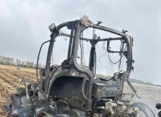 У полі на Чернігівщині прогримів вибух: знищено трактор