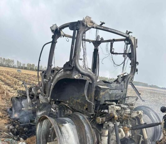 У полі на Чернігівщині прогримів вибух: знищено трактор