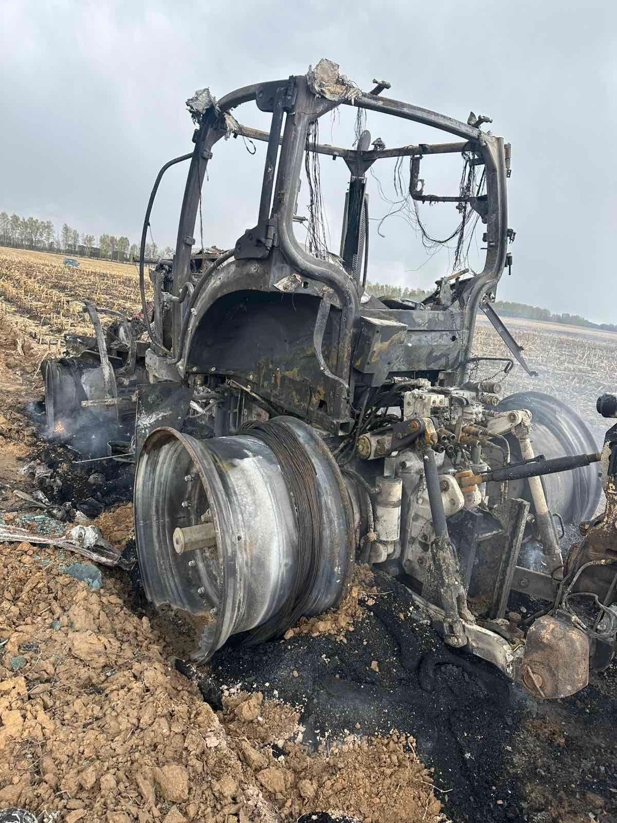 У полі на Чернігівщині прогримів вибух: знищено трактор