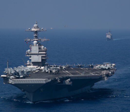 США снова перебрасывают на Ближний Восток авианосец и три эсминца с тысячами военных