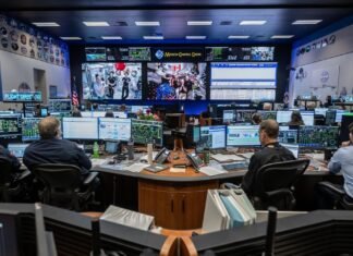 Упадут в океан, едва не сгорев в атмосфере: кто выловит из воды астронавтов миссии «Артемида-2»