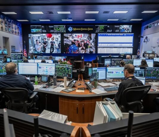 Упадут в океан, едва не сгорев в атмосфере: кто выловит из воды астронавтов миссии «Артемида-2»