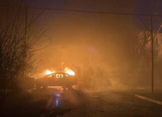 «Горят квартиры»: россияне атаковали дронами Конотоп, в городе начались пожары (фото)