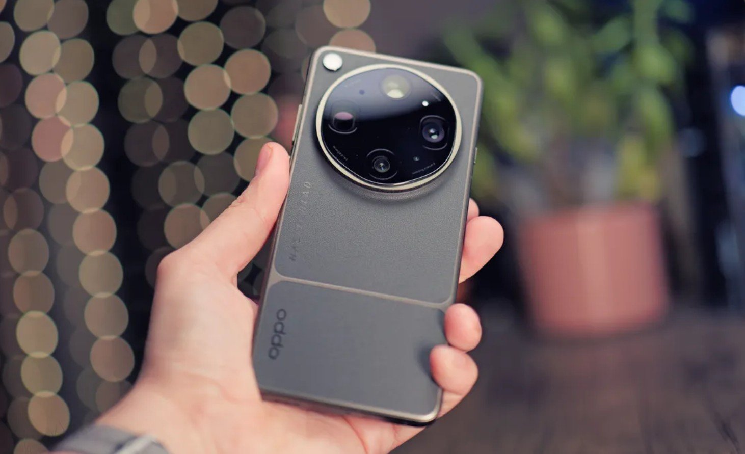 Камерофон Oppo Find X9 Ultra получил две 200-Мп камеры и 10-кратный оптический зум (фото)