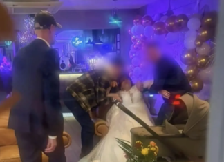 Невеста переволновалась на свадьбе, увлеклась выпивкой и потеряла сознание (фото)