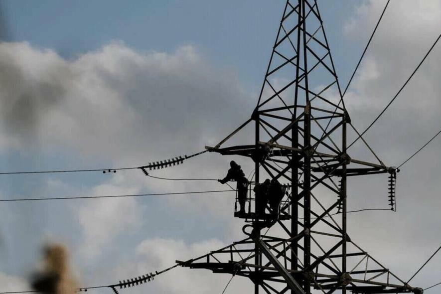 Внаслідок нічної атаки пошкоджено енергооб‘єкт: без світла залишилися близько 6 тисяч абонентів у Чернігові