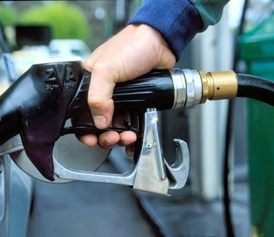 Топливо после выходных: актуальные цены на АЗС 27 апреля
