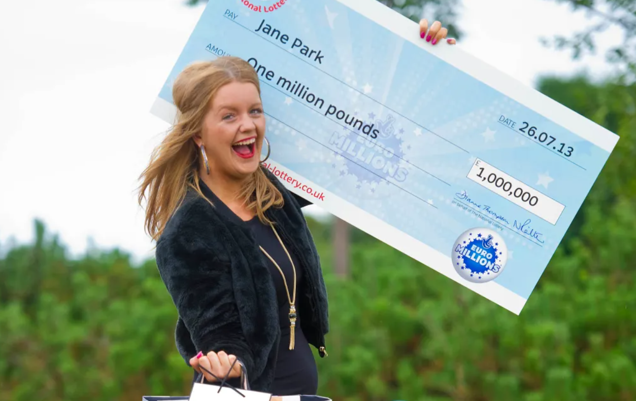 Люди выиграли джекпот в лотерею: теперь они босые, некоторые — уже в могиле (фото)