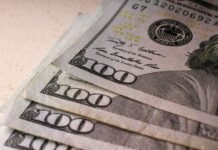 Валютные качели: сколько стоят доллар и евро 16 апреля