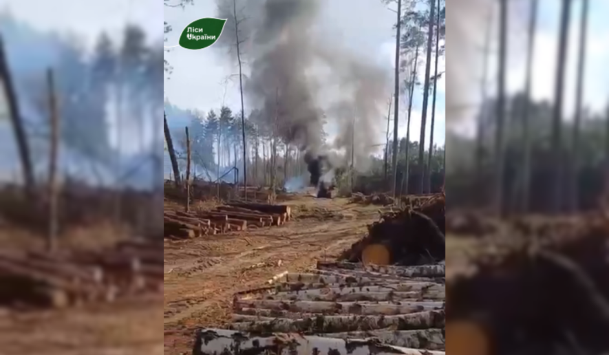 На Чернігівщині російський дрон атакував трактор лісівників під час роботи