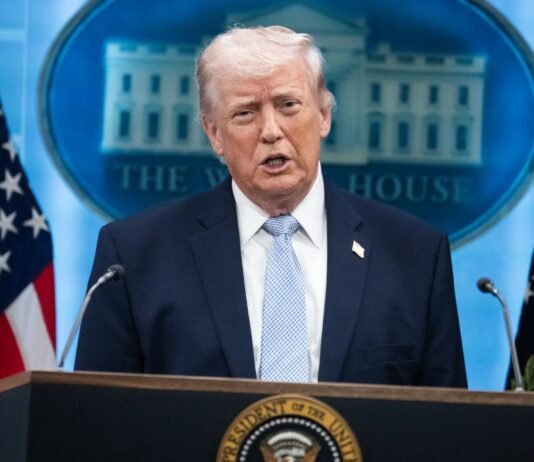 «Психа надо отстранить»: в США заговорили об импичменте Трампу после угроз уничтожить Иран