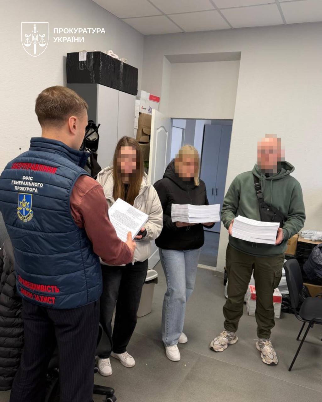 «Ви виграли приз». У Чернігові та Києві судитимуть організаторів мережі шахрайських кол-центрів