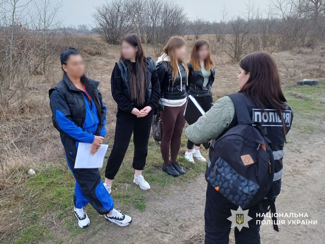 «Масажні салони» в Європі та зарплата 4000 євро: мешканка Чернігівщини вербувала жінок для проституції