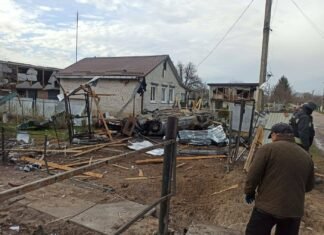 На Чернігівщині російські дрони атакували житловий сектор: постраждали двоє людей