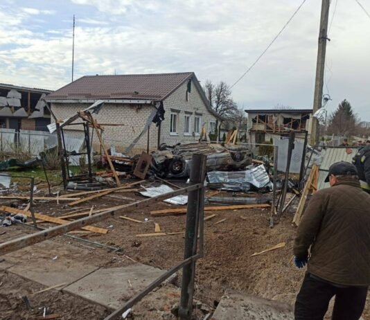 На Чернігівщині російські дрони атакували житловий сектор: постраждали двоє людей