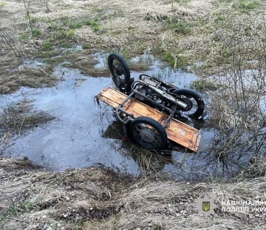 На Чернігівщині 26-річний чоловік загинув у ДТП: мотоцикл придавив водія
