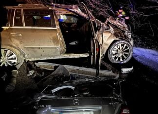 Поблизу Киїнки п‘яний водій Mercedes врізався у дорожній знак і перекинувся