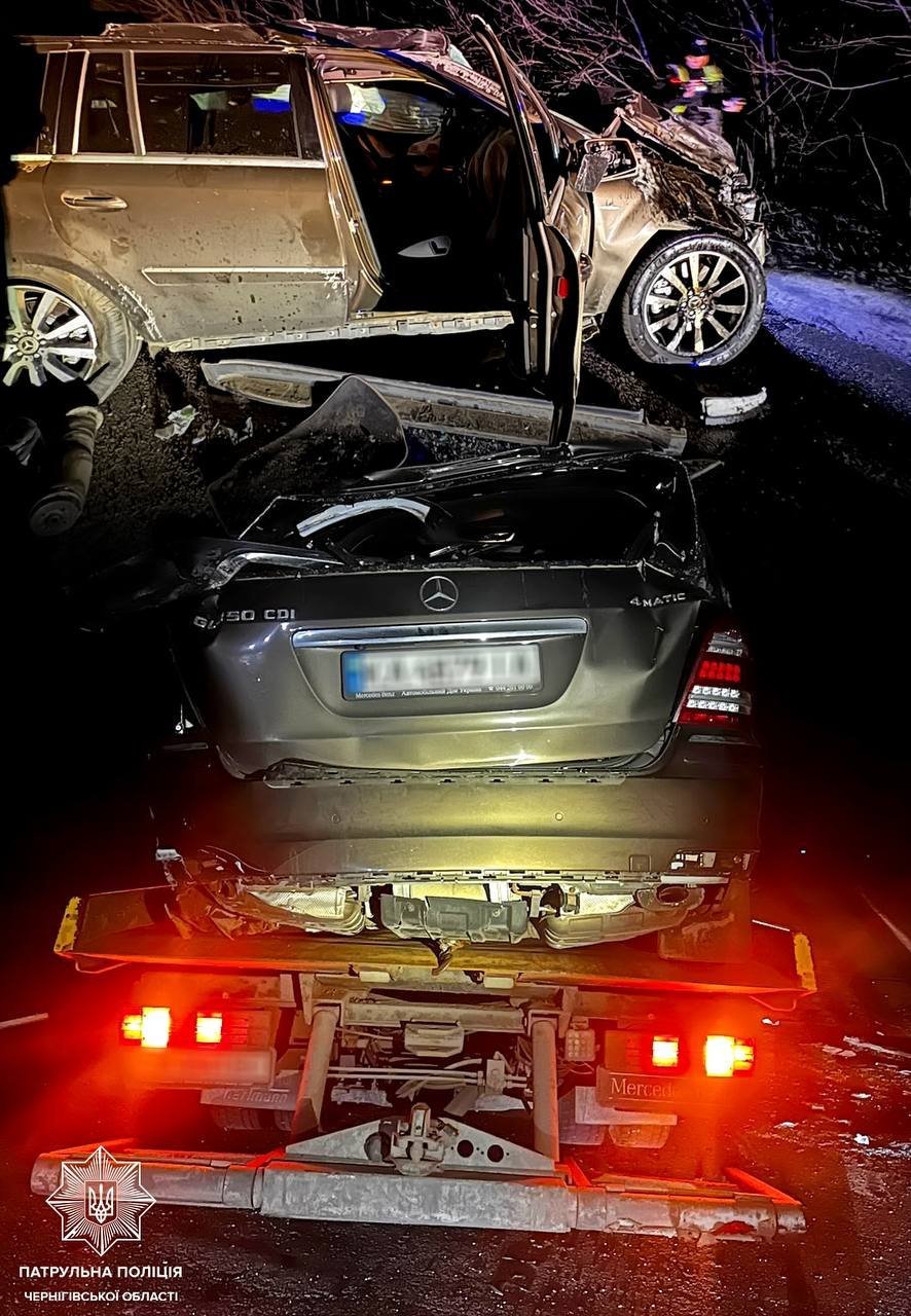 Поблизу Киїнки п‘яний водій Mercedes врізався у дорожній знак і перекинувся