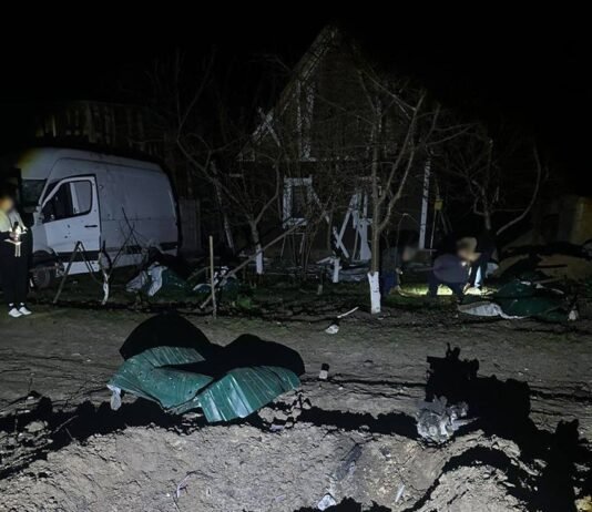 Ворог атакував Чернігівщину дронами: двоє поранених, пошкоджено лікарню та енергооб‘єкт