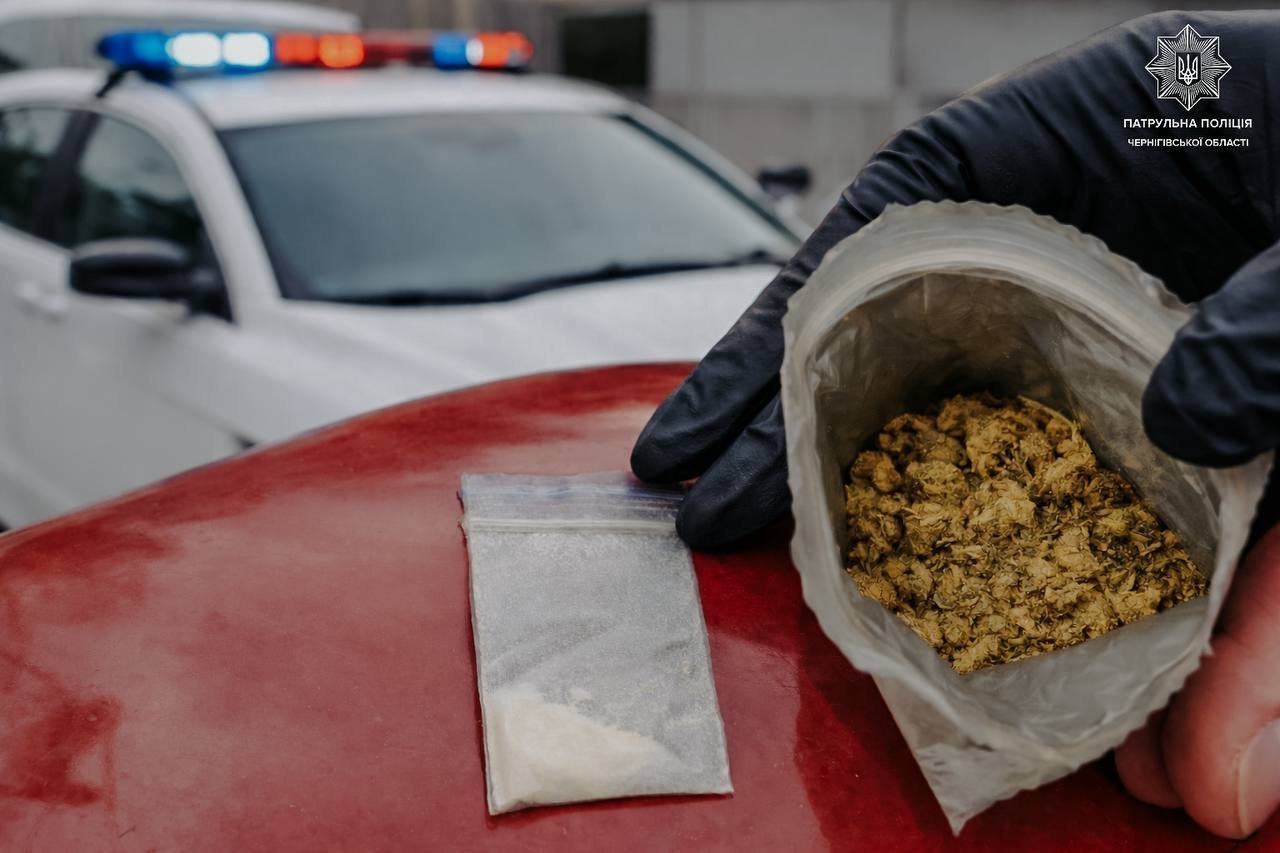 Зупинили за порушення ПДР виявили під «кайфом»: на Чернігівщині на двох водії склали адмінпротоколи