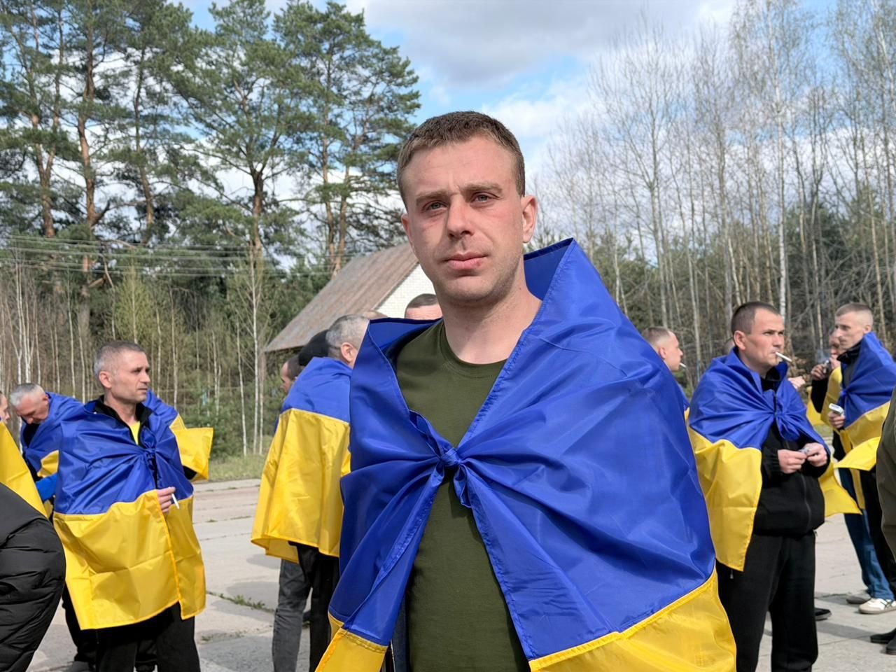 Ще 193 українські воїни повертаються додому з російського полону