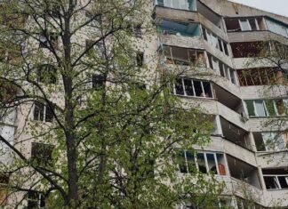 У Чернігові внаслідок атаки БпЛА постраждали дві людини