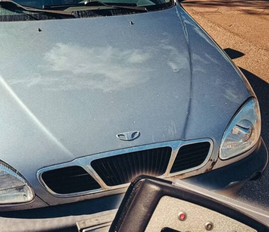 У Чернігові зупинили авто з пошкодженнями після ДТП: водій виявився напідпитку