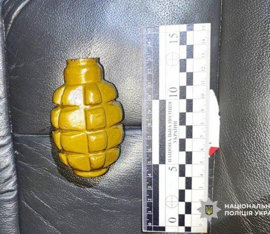 У Чернігові поліцейські затримали зловмисника, який погрожував містянину гранатою