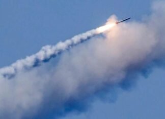 Росія вдарила балістичною ракетою по одному з підприємств міста Чернігова