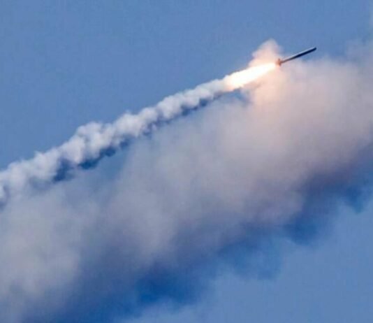 Росія вдарила балістичною ракетою по одному з підприємств міста Чернігова