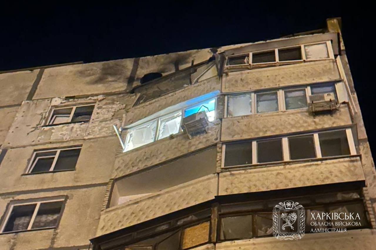 Россияне во время перемирия ударили «Шахедом» по девятиэтажке в Харькове: есть пострадавшие