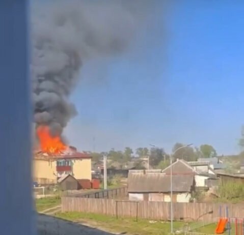 Брянщина у вогні: росіяни скаржаться на постійні обстріли і показують палаючі будинки (Фото)