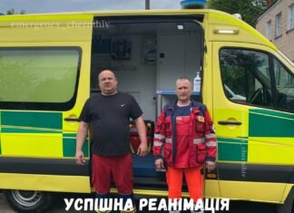Реанімували в дорозі: на Чернігівщині під час перевезення до лікарні у жінки зупинилося серце