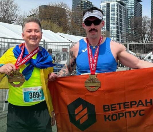 На протезі – 42 км: ветеран із Чернігова пробіг марафон у Канаді, аби нагадати світу про Україну