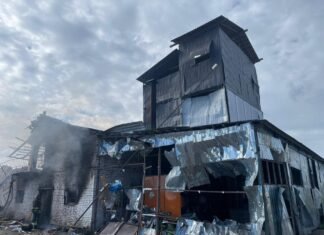 Росія вдарила по двох фермах на Чернігівщині: загинула жінка, поранено тракториста