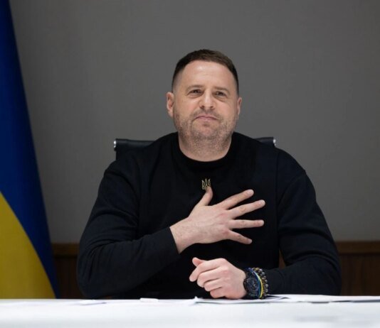 Адвокат Єрмака заявив, що його клієнт наразі не викликаний на допит