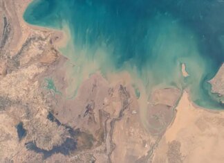 Іран заявив про розгортання міні-підводних човнів для контролю над Ормузькою протокою — ЗМІ