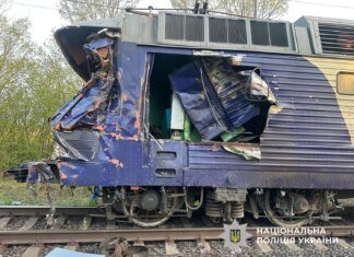 Кількість жертв зіткнення потяга з автокраном на Львівщині зросла до двох