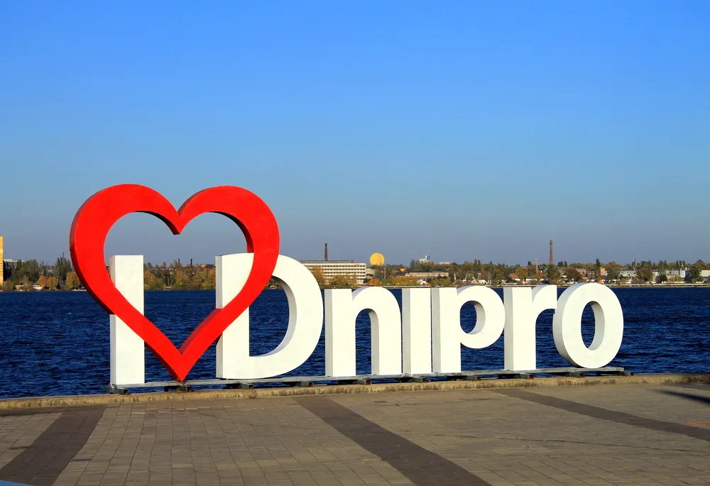 Ворог увечері завдав удару по Дніпру, чотири людини загинули — Зеленський