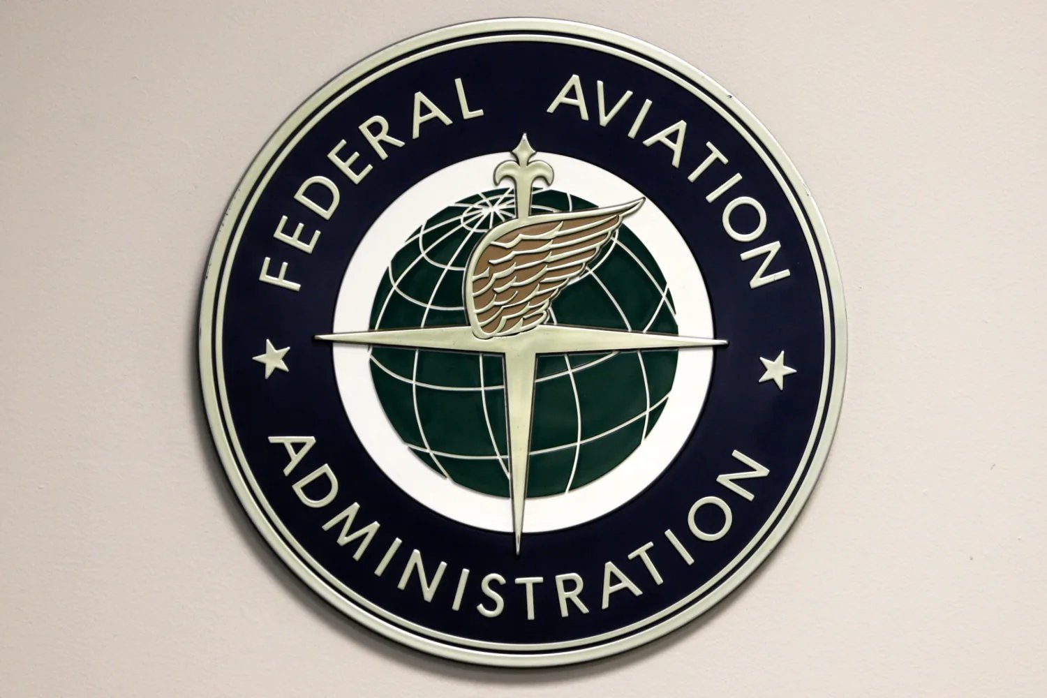 Співробітника FAA звинуватили у погрозах убивства Трампа після листа до Білого дому