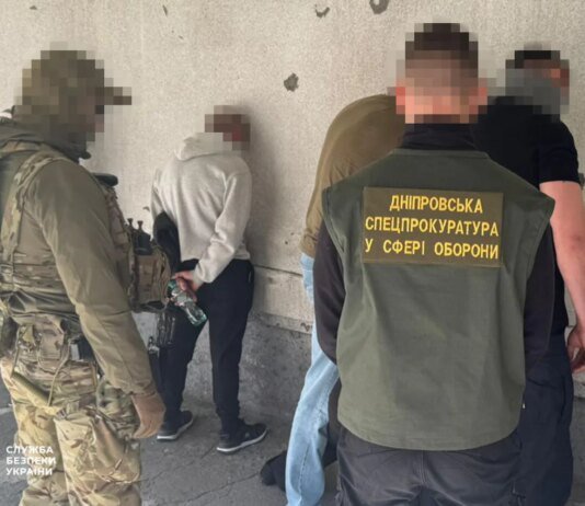 У Дніпрі затримали співробітника ТЦК, який вимагав у ветерана 1,5 тис. доларів за зняття з військового обліку — СБУ