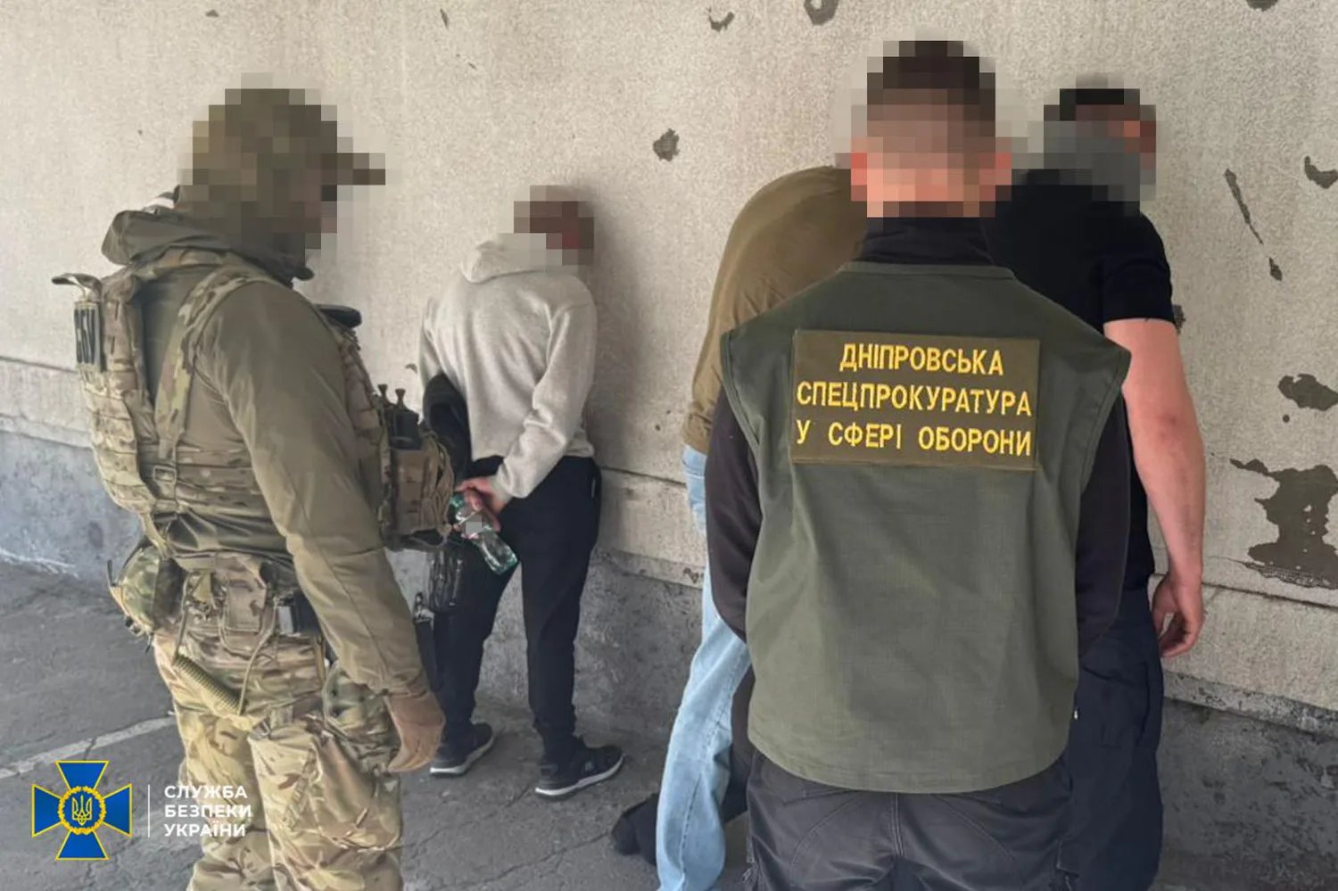 У Дніпрі затримали співробітника ТЦК, який вимагав у ветерана 1,5 тис. доларів за зняття з військового обліку — СБУ