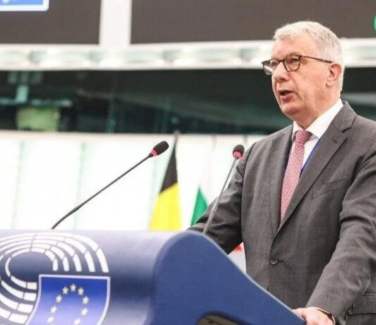 Євродепутат з Люксембургу Картейзер вербує колег для поїздок до росії — Politico