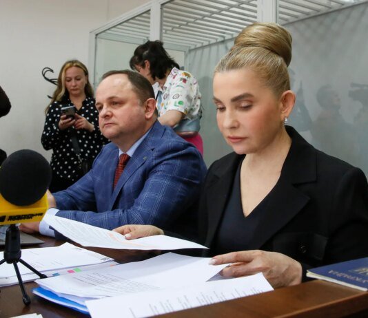 Суд продовжив Тимошенко процесуальні обов’язки, але повернув закордонний паспорт