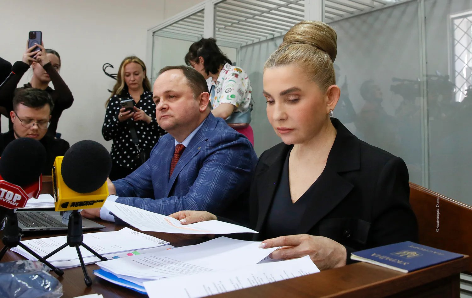 Суд продовжив Тимошенко процесуальні обов’язки, але повернув закордонний паспорт