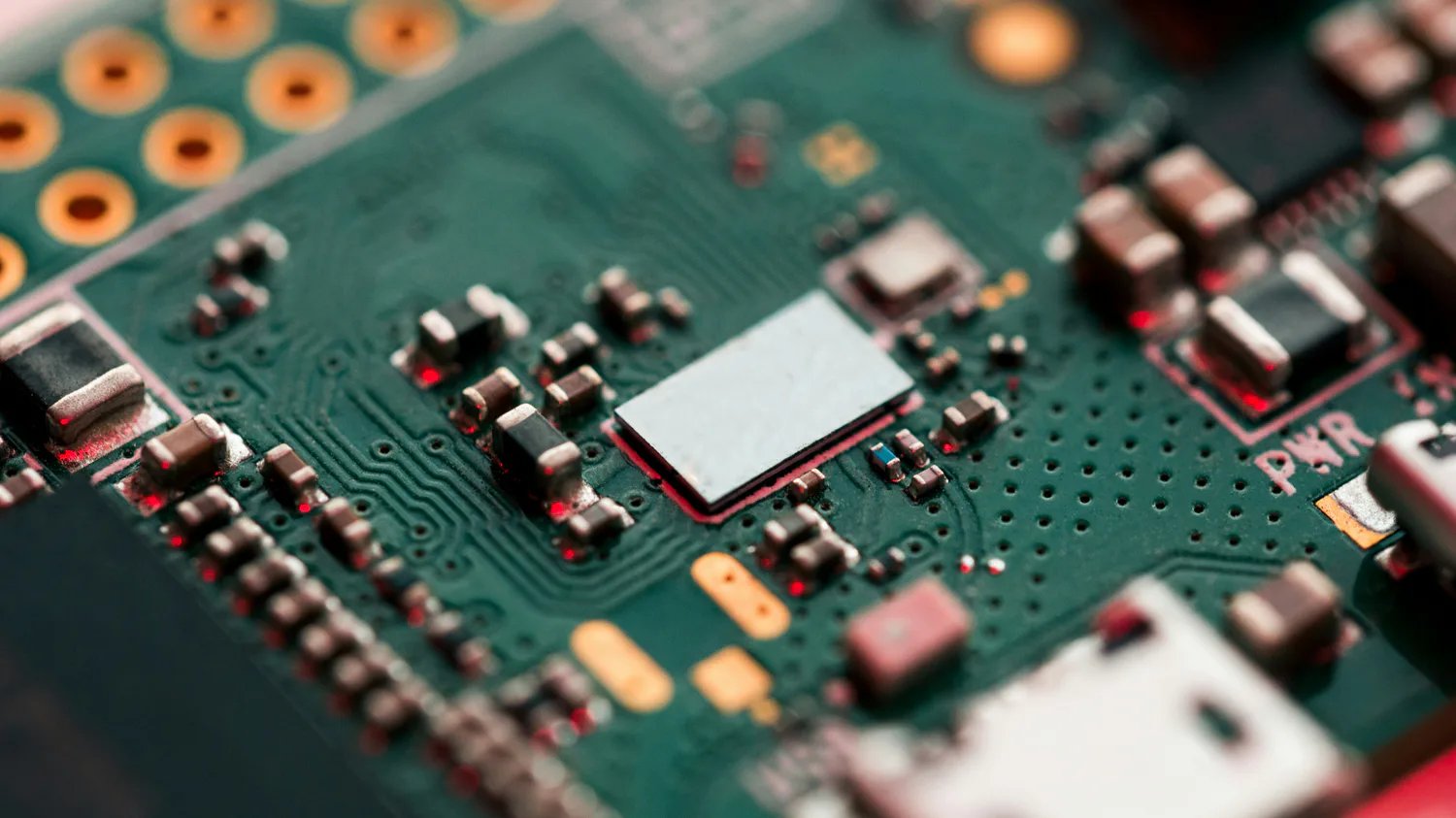 Apple та Intel досягли попередньої угоди про виробництво чіпів — WSJ